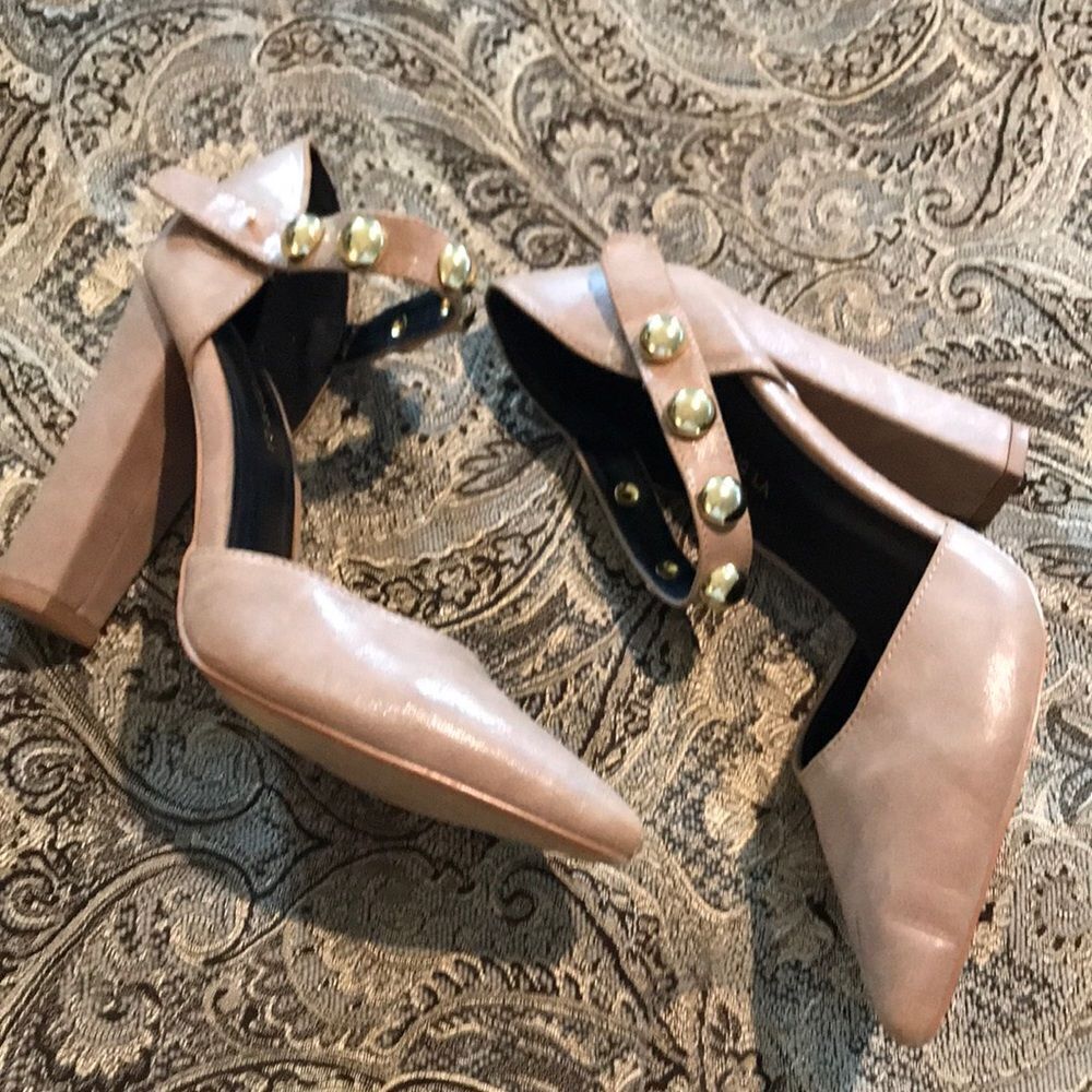 Shoe Republic LA size 8 five inch heels excellent condition